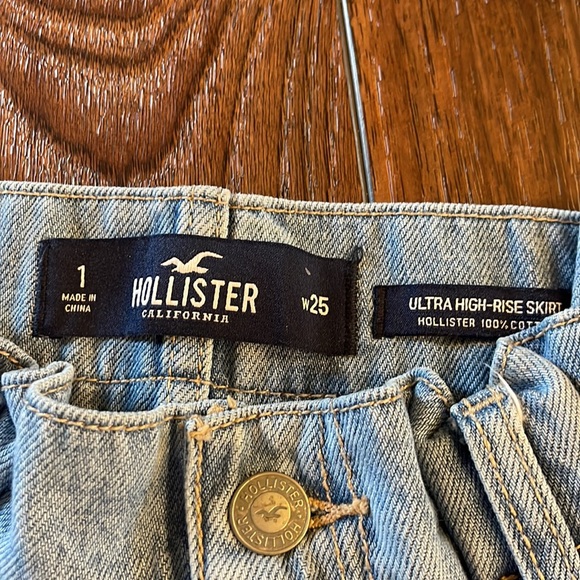 [HOLLISTER] Light Wash Jean Skirt - Picture 2 of 3